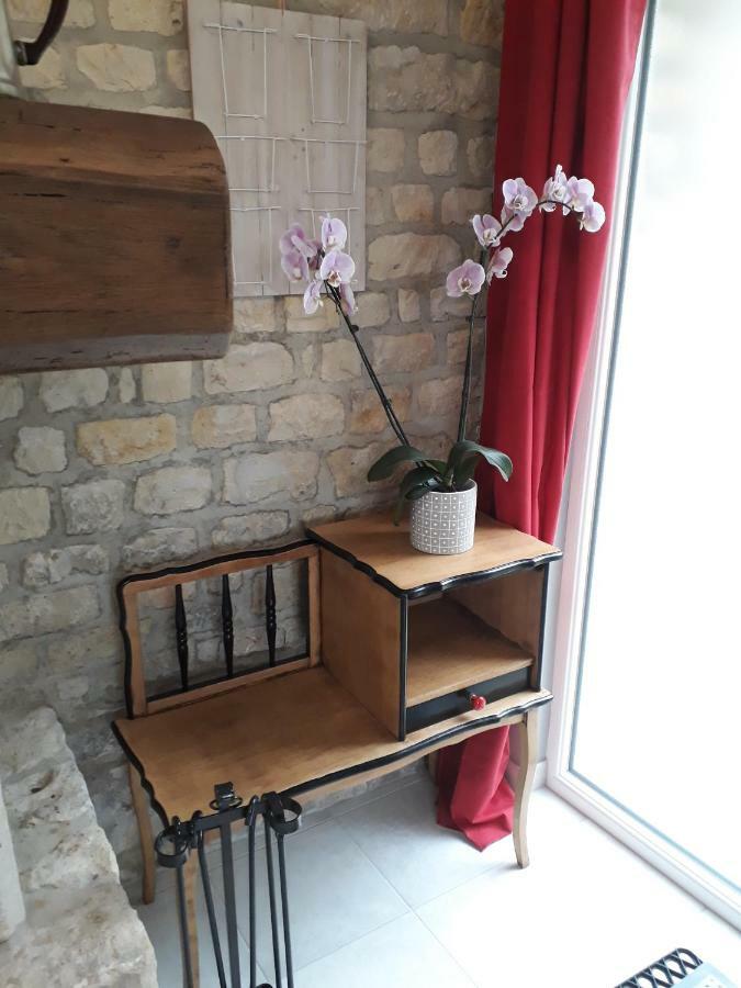 Gite " Le Vieux Noyer" Liesville-sur-Douve Екстер'єр фото