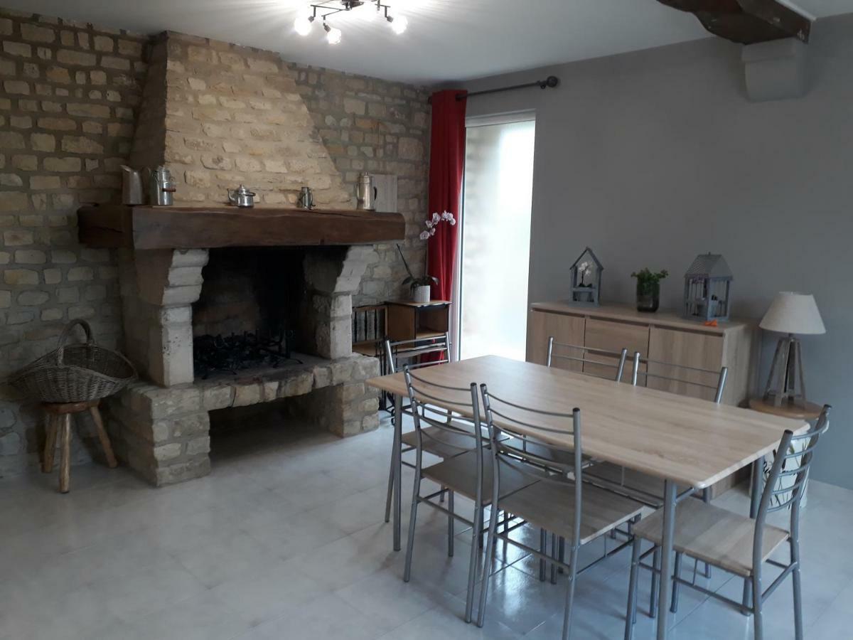 Gite " Le Vieux Noyer" Liesville-sur-Douve Екстер'єр фото