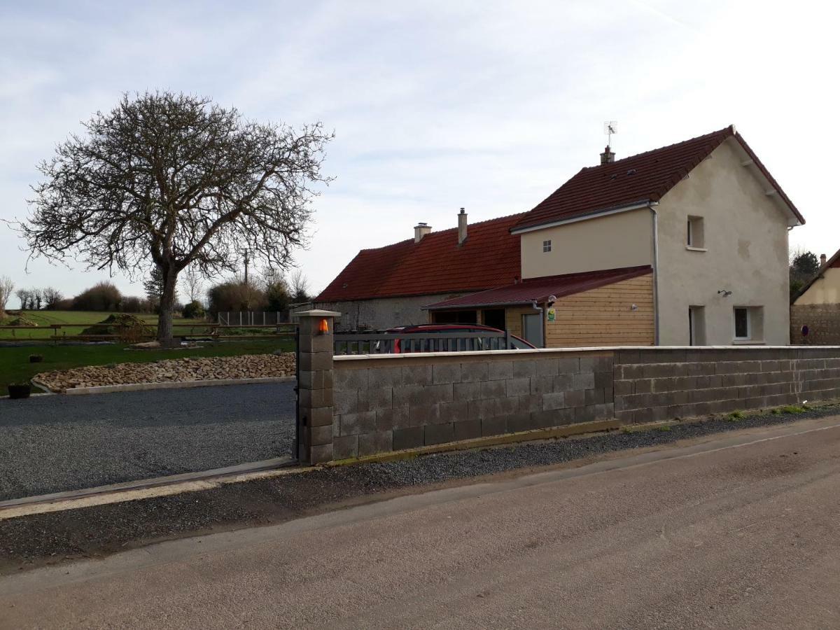 Gite " Le Vieux Noyer" Liesville-sur-Douve Екстер'єр фото